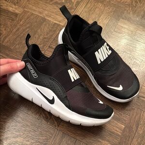 Nike Kids Black and White Slip-On Sneakers size 1.5